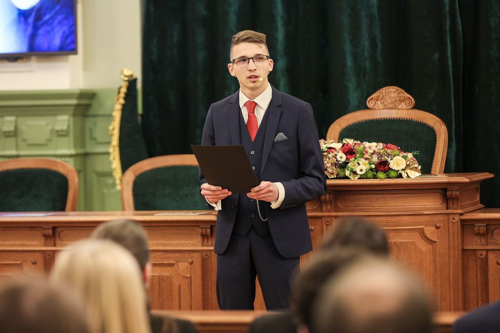 2d0418144a3c400eb8359c6368fd72cc